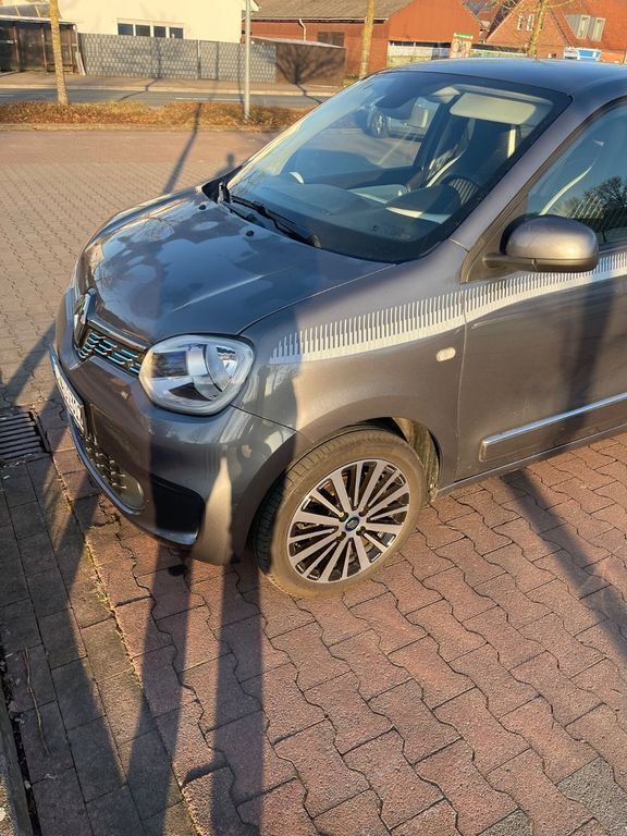 Grau Gebraucht 2022 Renault Twingo Intens Kleinwagen | 9.999 € (Superpreis) - Bild 1/4