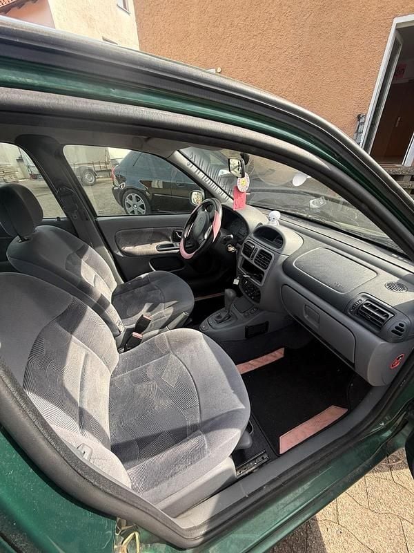 Gebraucht Renault Clio II 98 PS (72 kW) 2000 Grün Kleinwagen
