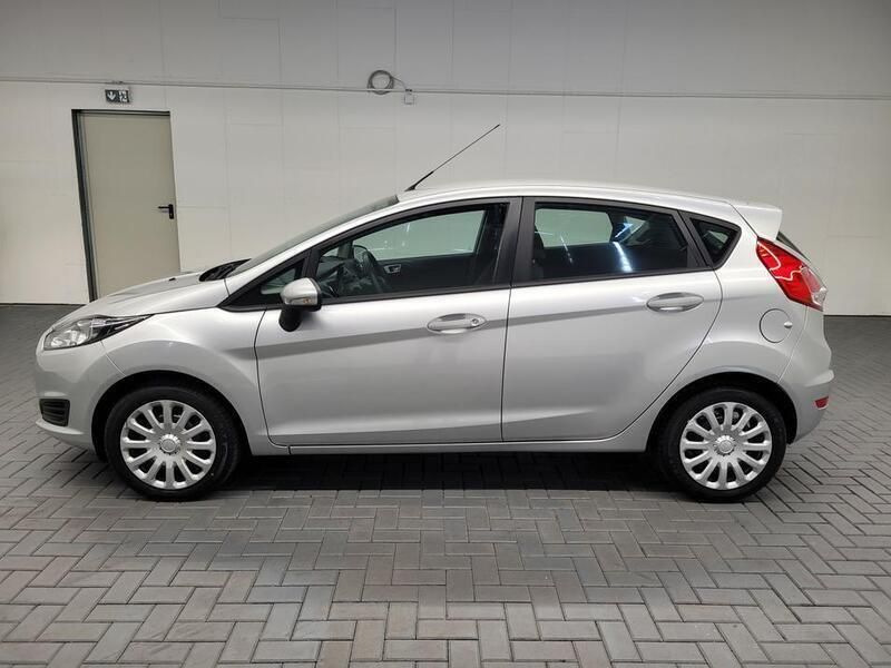 Gebraucht Ford Fiesta 95 PS (69 kW) 2013 Silber (polarsilbermet.) Kleinwagen