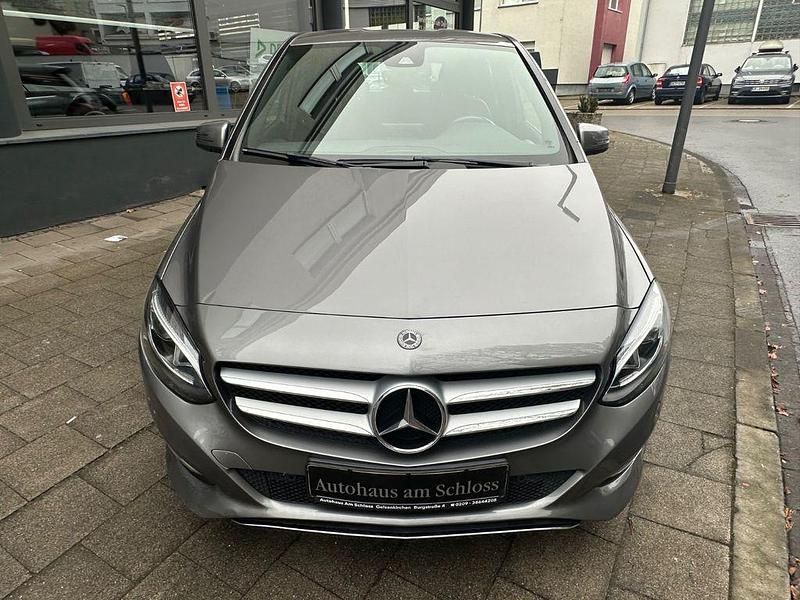 Gebraucht Mercedes B180 122 PS (89 kW) 2017 Grau Van / Kleinbus