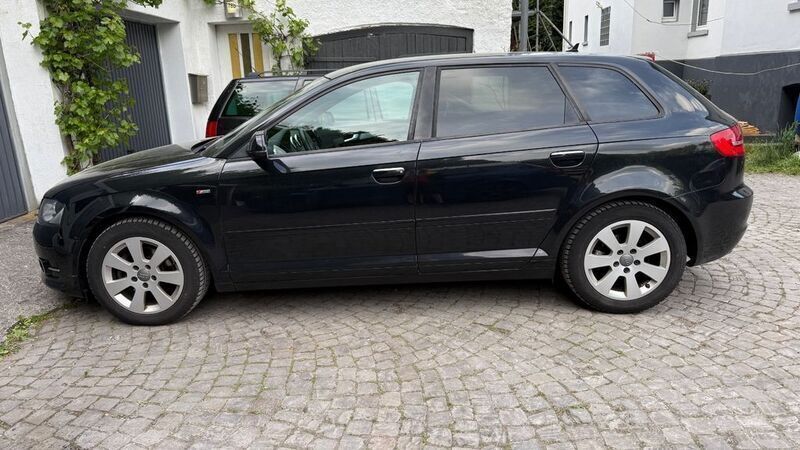 Schwarz Gebraucht 2011 Audi A3 Sportback S-Line Limousine | 4.500 € (Guter Preis) - Bild 1/4