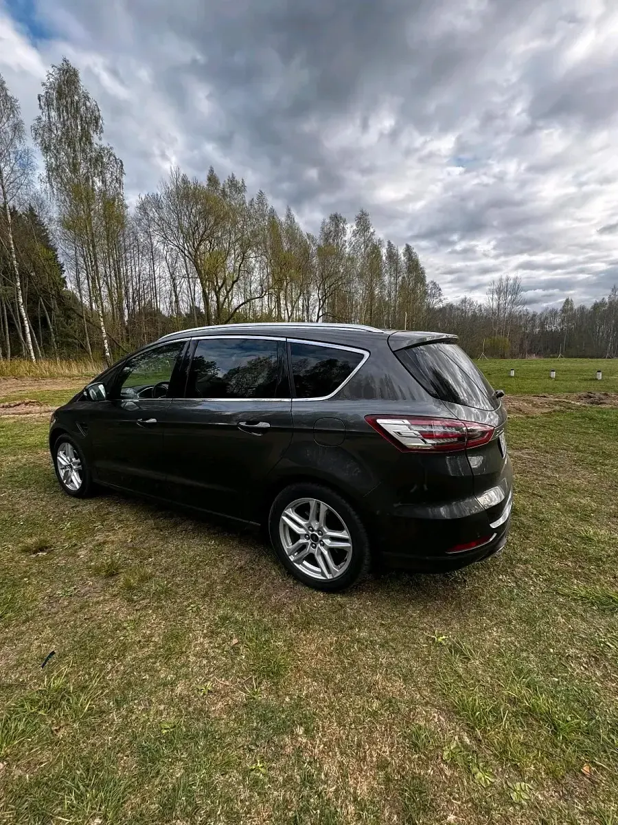 Gebraucht Ford S-MAX Titanium 180 PS (132 kW) 2017 Grau Van / Kleinbus