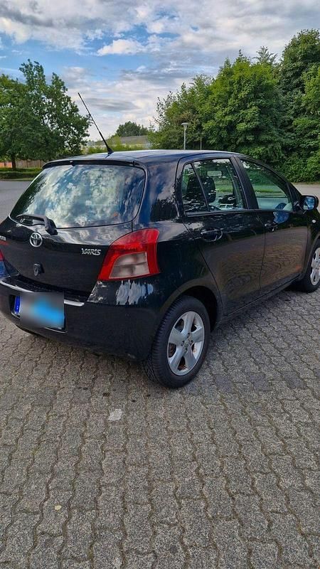 Schwarz Gebraucht 2008 Toyota Yaris Sol Limousine | 1.999 € (Superpreis) - Bild 1/4