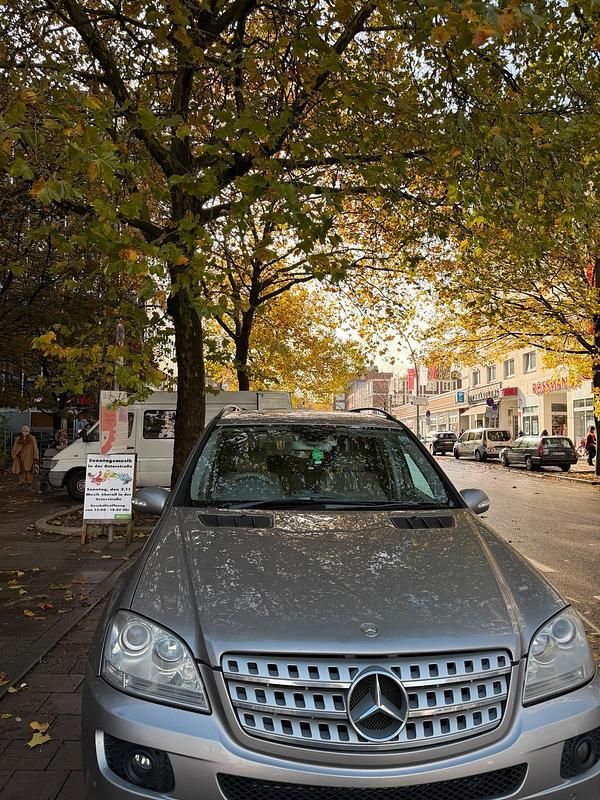 Grau Gebraucht 2006 Mercedes ML320 SUV | 6.599 € - Bild 1/4