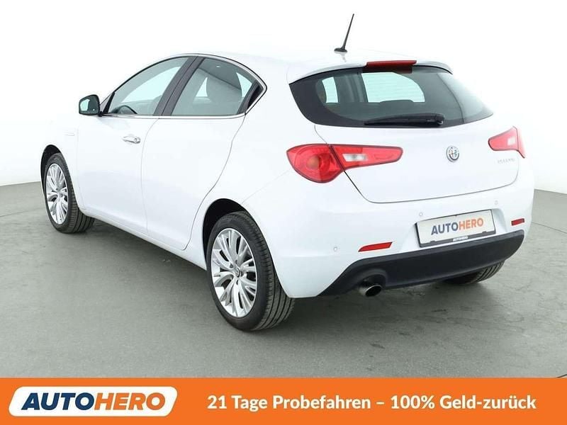 Gebraucht Alfa Romeo Giulietta Super 150 PS (110 kW) 2016 Bianco alfa Kleinwagen