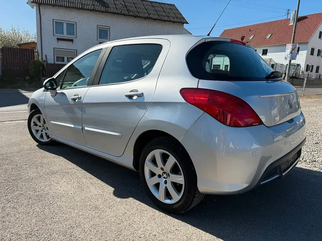 Gebraucht Peugeot 308 120 PS (88 kW) 2012 Silber Limousine