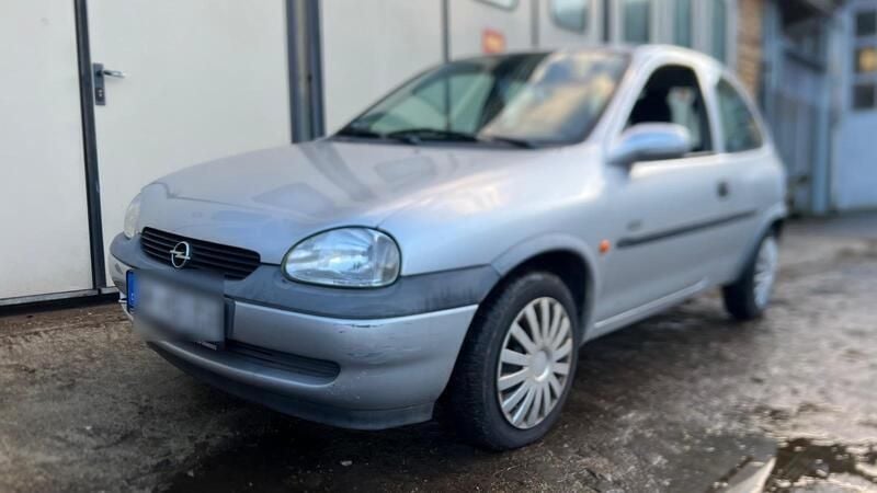 Silber Gebraucht 2000 Opel Corsa Kleinwagen | 1.000 € (Fairer Preis) - Bild 1/4