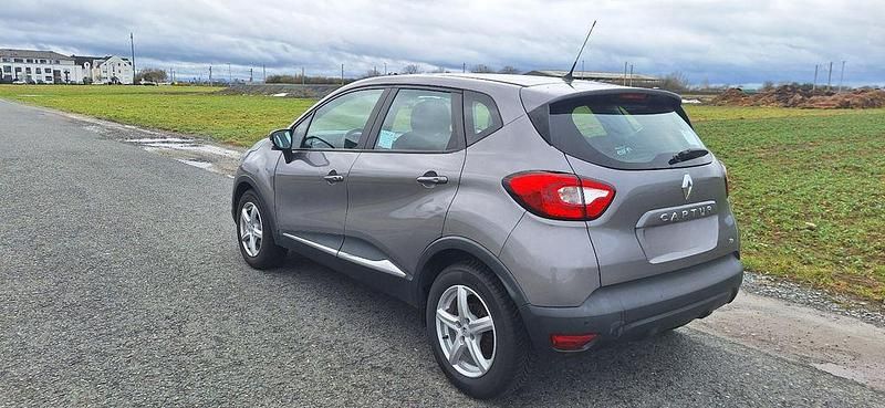 Gebraucht Renault Captur Dynamique 120 PS (88 kW) 2014 Braun SUV