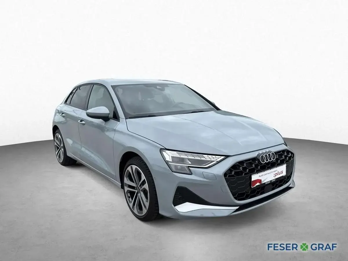 Gebraucht Audi A3 Ambiente 116 PS (85 kW) 2025 Pfeilgrauperleffekt Limousine