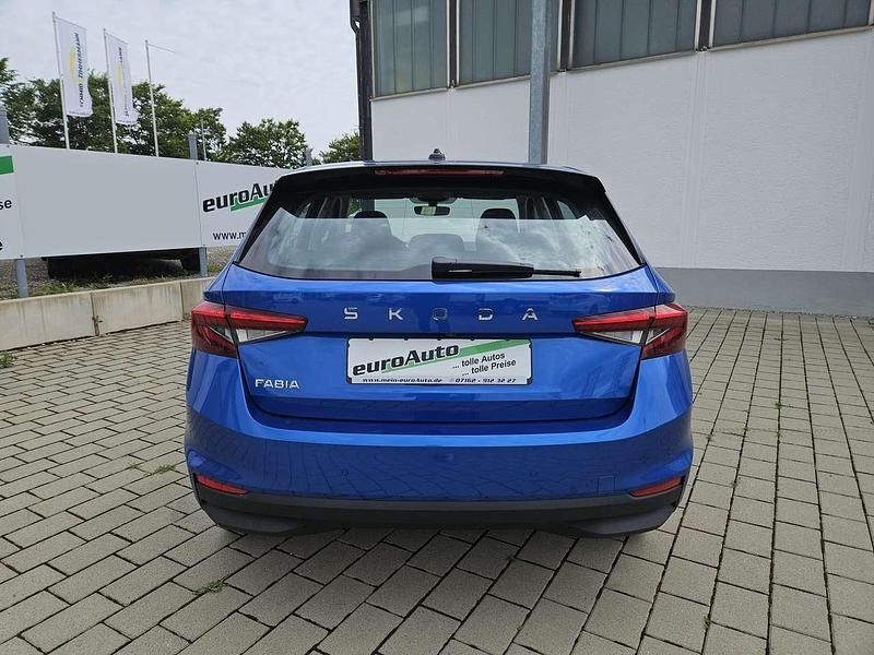 Neu Skoda Fabia Selection 95 PS (69 kW) 2025 Race blue Kleinwagen