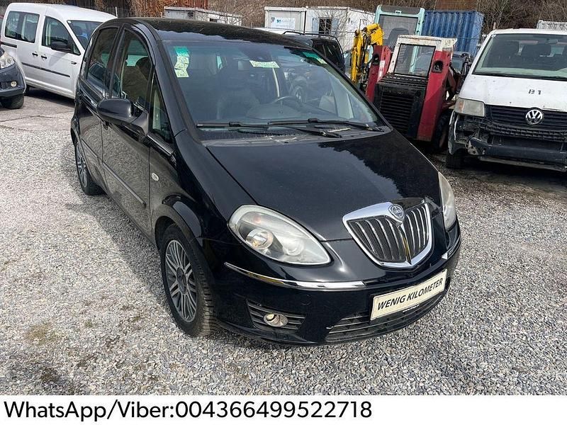 Schwarz Gebraucht 2011 Lancia Musa Platinum Van / Kleinbus | 2.290 € (Fairer Preis) - Bild 1/4