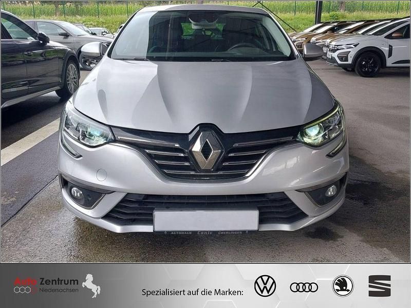 Gebraucht Renault Mégane IV Intens 131 PS (96 kW) 2016 Silber Limousine