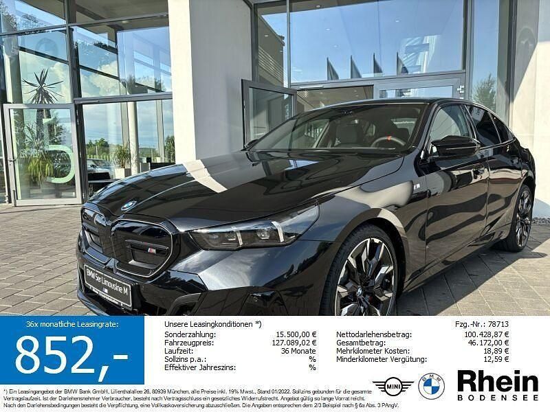 Saphirschwarz metallic Neu 2025 BMW i5 Performance Limousine | 98.980 € - Bild 1/4