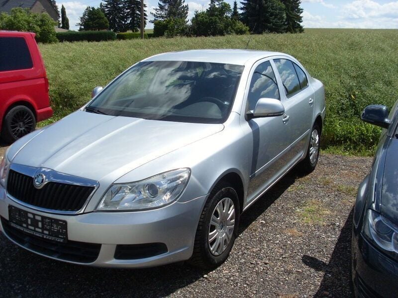 Silber Gebraucht 2009 Skoda Octavia Ambiente Limousine | 3.850 € (Guter Preis) - Bild 1/4