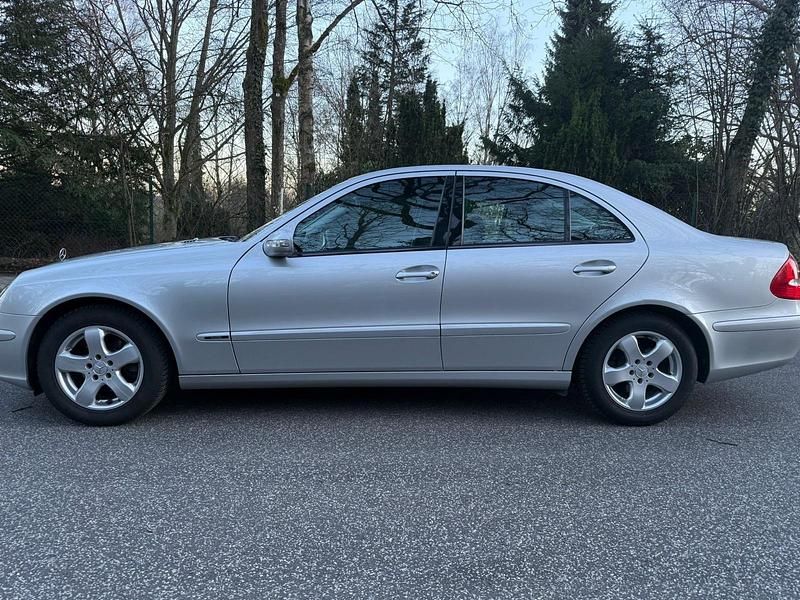 Gebraucht Mercedes E200 163 PS (119 kW) 2004 Silber Limousine