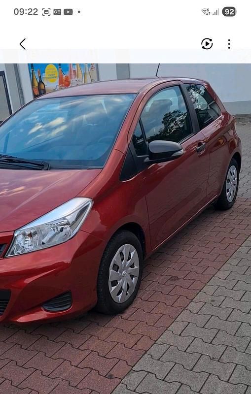 Gebraucht Toyota Yaris 69 PS (50 kW) 2012 Rot Kleinwagen