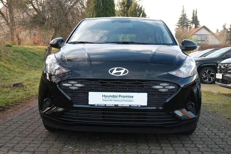 Gebraucht Hyundai i10 Select 63 PS (46 kW) 2025 Schwarz Kleinwagen