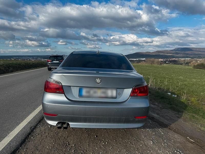 Second-hand BMW 530 231 CP (169 kW) 2003 Argintiu Berlinǎ