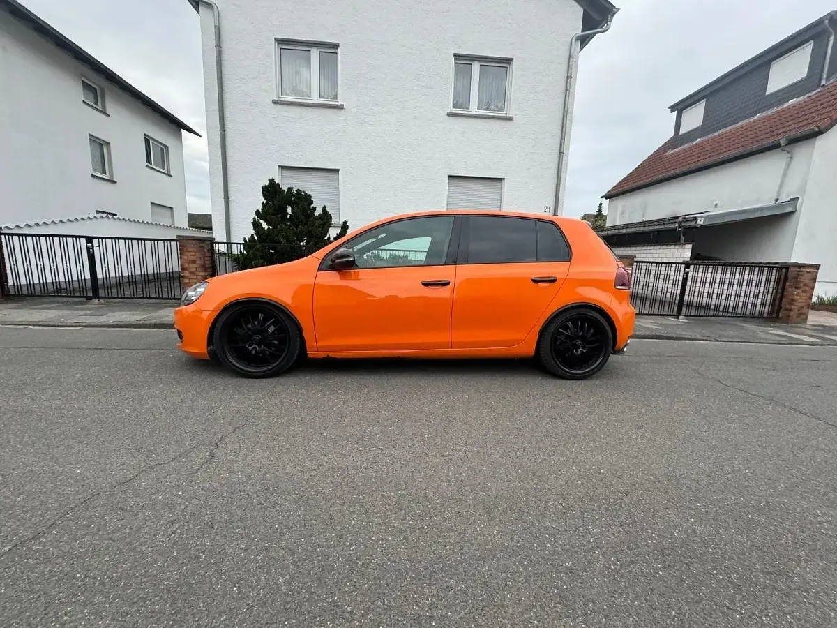 Usata VW Golf VI 105 CV (77 kW) 2011 Arancione Utilitaria