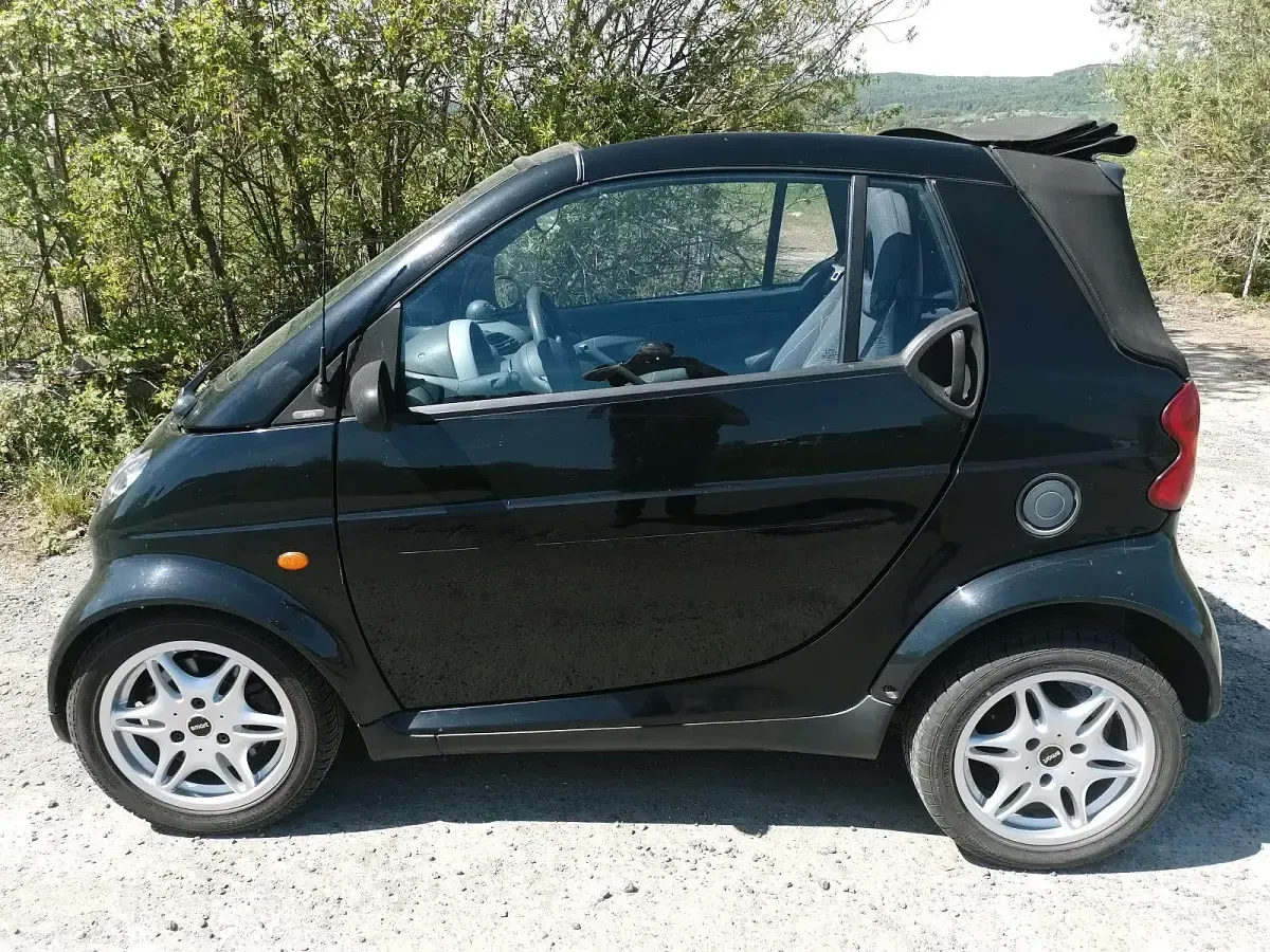 Używany Smart ForTwo Cabrio 61 KM (44 kW) 2003 Czarny Kabriolet