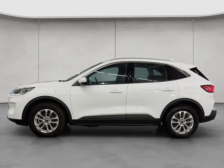 Gebraucht Ford Kuga Titanium 224 PS (164 kW) 2022 Frozen white SUV