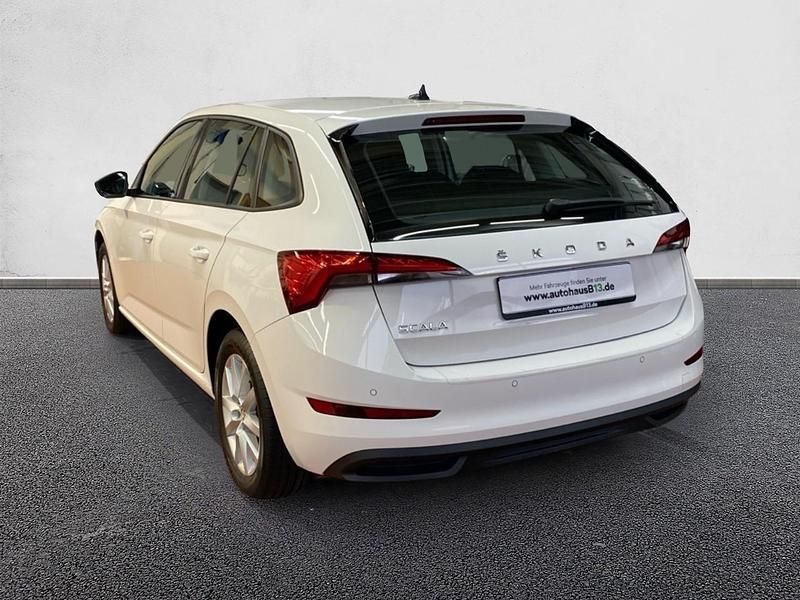 Gebraucht Skoda Scala Ambition 110 PS (80 kW) 2021 Weiß Kleinwagen
