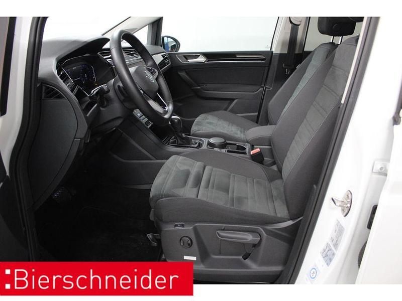 Gebraucht VW Touran Highline 150 PS (110 kW) 2023 Weiss Van / Kleinbus