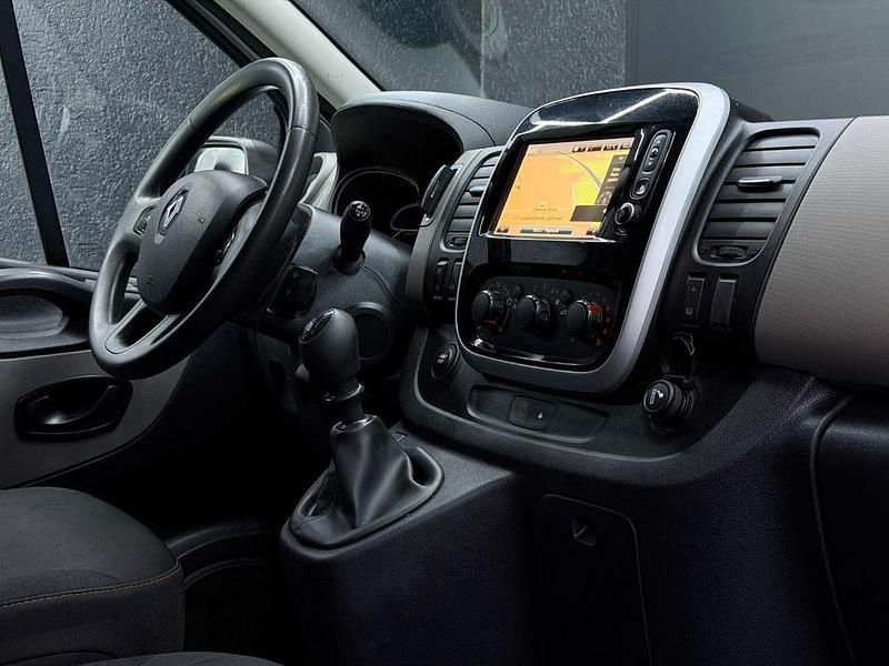 Gebraucht Renault Trafic Komfort 125 PS (91 kW) 2017 Weiß Van / Kleinbus