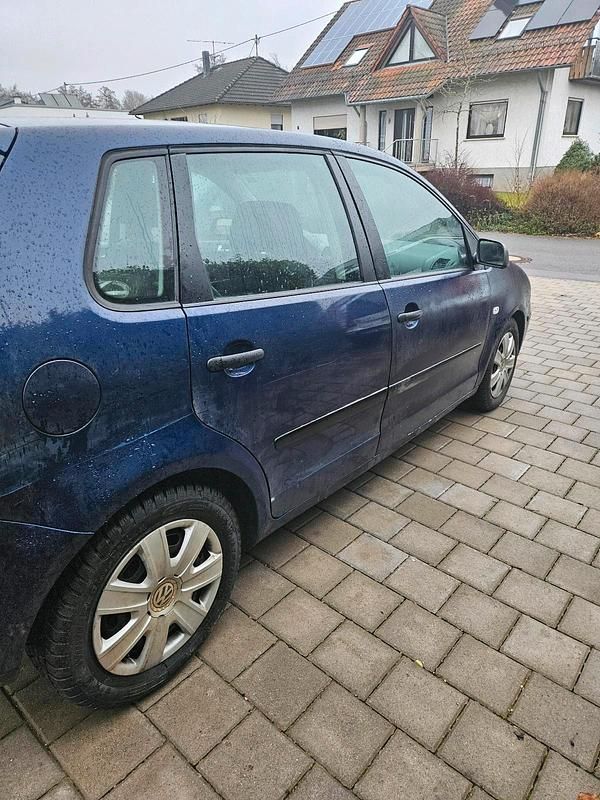 Gebraucht VW Polo 64 PS (47 kW) 2004 Blau Kleinwagen