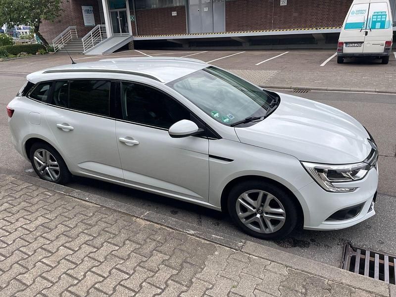 Weiß Gebraucht 2016 Renault Mégane GrandTour Kombi | 9.350 € (Fairer Preis) - Bild 1/4