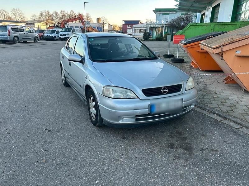 Gebraucht Opel Astra 101 PS (74 kW) 2002 Silber Limousine