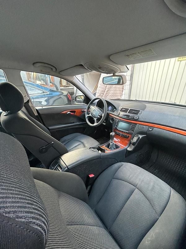 Schwarz Gebraucht 2007 Mercedes 220 Limousine | 2.100 € - Bild 1/4