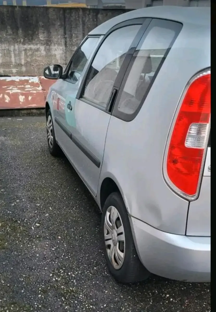 Gebraucht Skoda Roomster 75 PS (55 kW) 2014 Silber Van / Kleinbus
