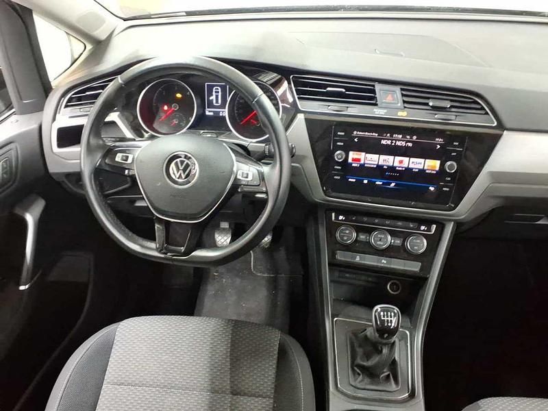 Gebraucht VW Touran Comfortline 122 PS (89 kW) 2021 Uranograu Van / Kleinbus