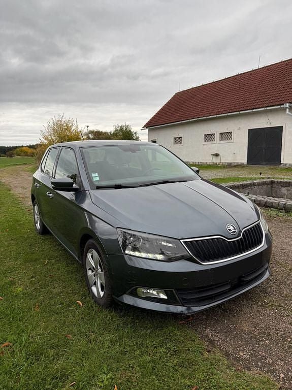 Grau Gebraucht 2016 Skoda Fabia Style Limousine | 5.500 € (Superpreis) - Bild 1/4
