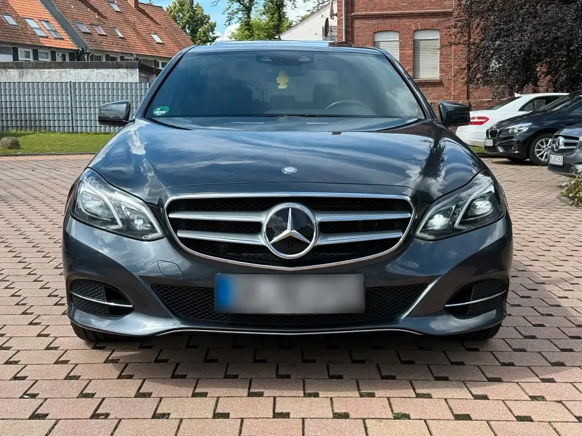 Gebraucht Mercedes E250 Avantgarde 204 PS (150 kW) 2016 Grau Limousine