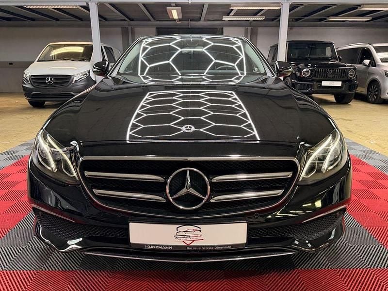 Gebraucht Mercedes E300 Avantgarde 245 PS (180 kW) 2020 Obsidianschwarz Limousine