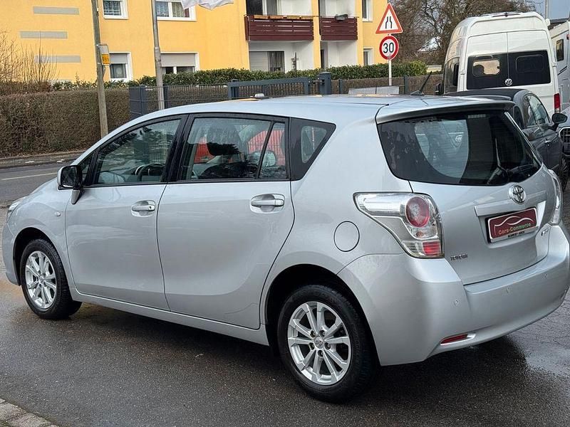 Gebraucht Toyota Verso Edition 132 PS (97 kW) 2010 Silber Van / Kleinbus
