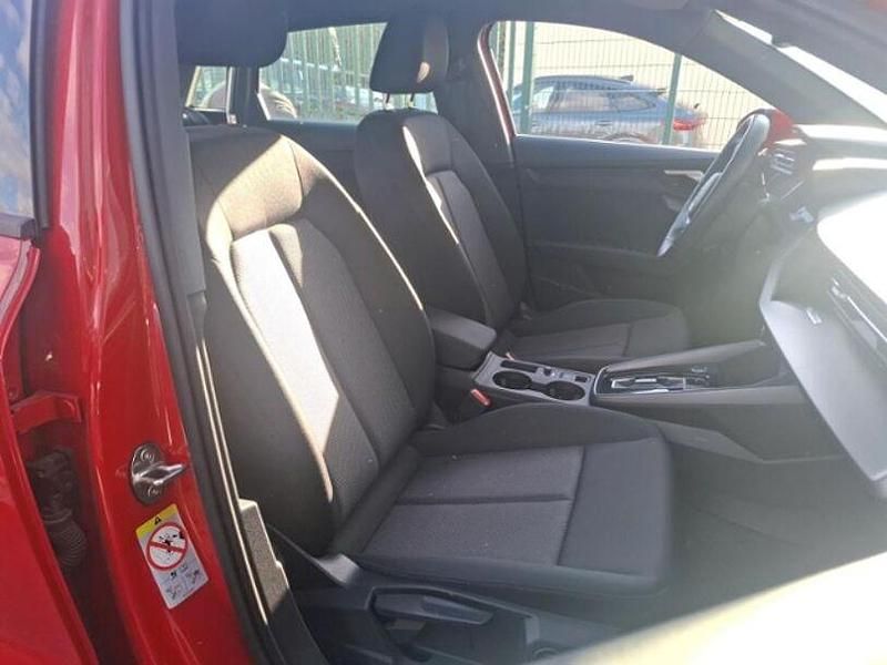 Gebraucht Audi A3 Ambiente 150 PS (110 kW) 2024 Rot Limousine