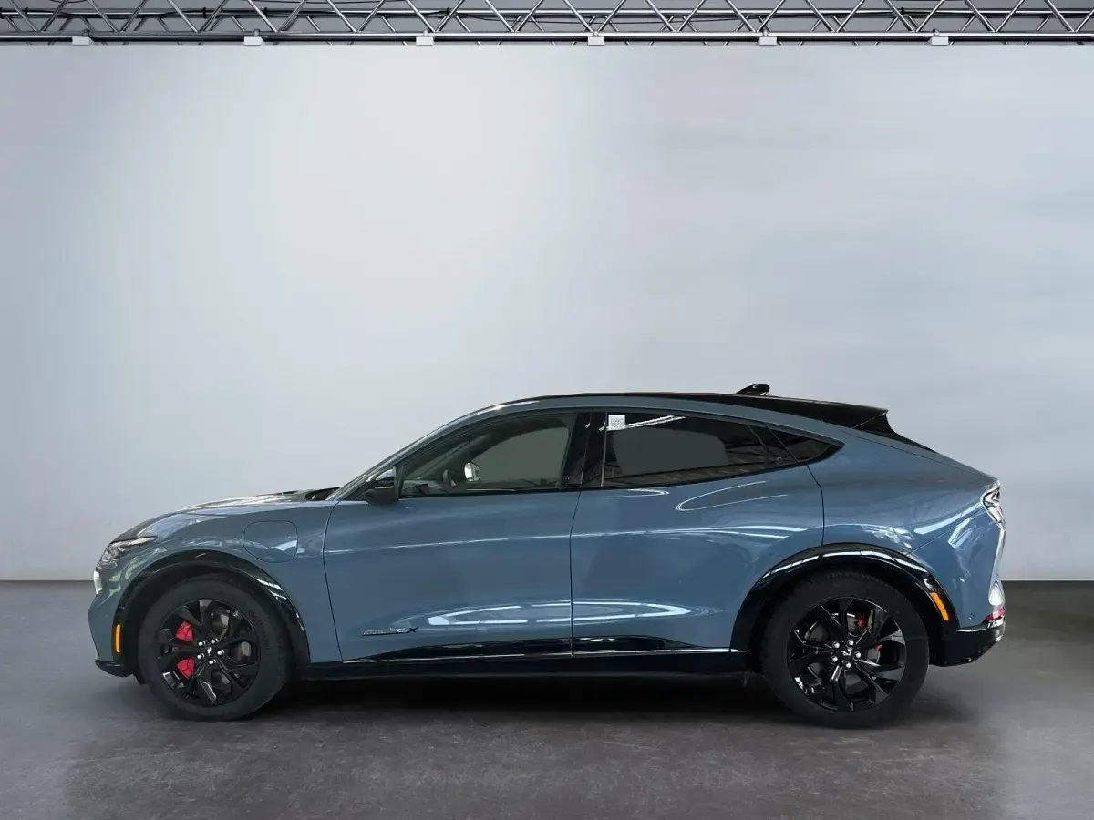 Gebraucht Ford Mustang Mach-E Premium 258 kW (351 PS) 2024 Vapor blue/whisper blue SUV