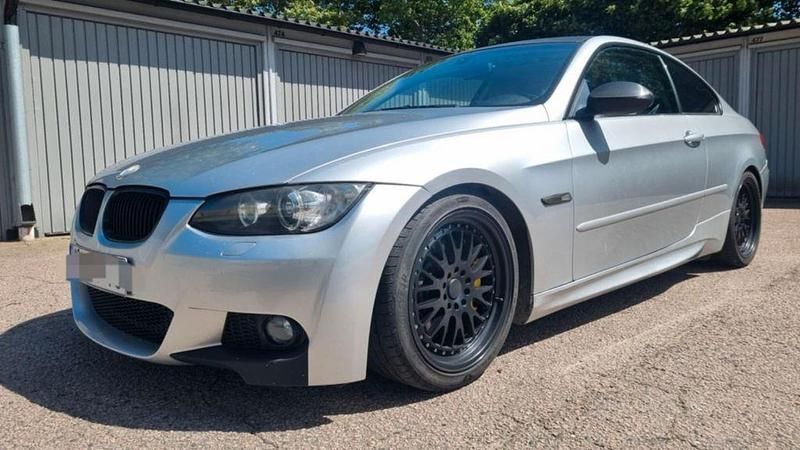 Grau Gebraucht 2008 BMW 335 Sport Line Coupé | 12.900 € (Guter Preis) - Bild 1/4