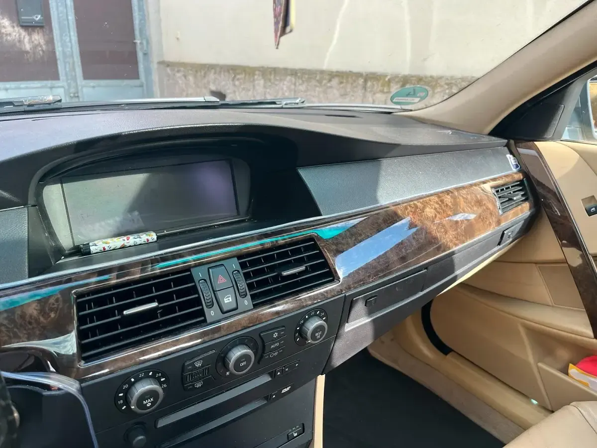 Gebraucht BMW 530 258 PS (189 kW) 2006 Silber Limousine