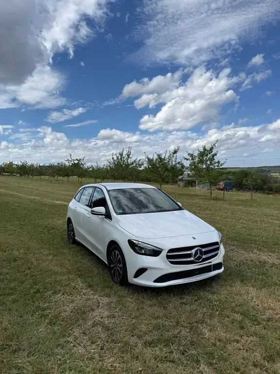 Gebraucht Mercedes B180 Style 136 PS (100 kW) 2021 Silber Kleinwagen
