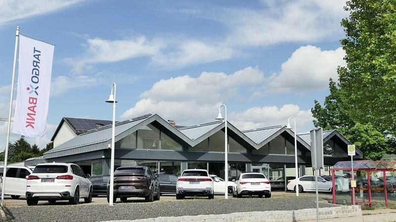 Silber Gebraucht 2023 Mercedes E220 AMG Line Premium Plus Limousine | 53.990 € (Teuer) - Bild 1/2