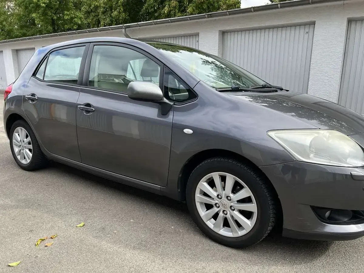 Gebraucht Toyota Auris Sol 124 PS (91 kW) 2007 Grau Kleinwagen