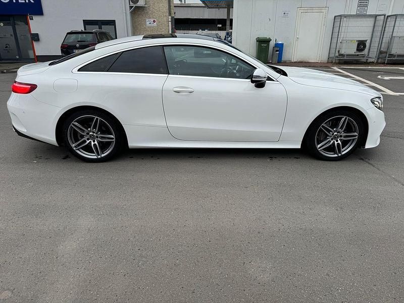Gebraucht Mercedes E220 AMG 194 PS (142 kW) 2017 Weiß