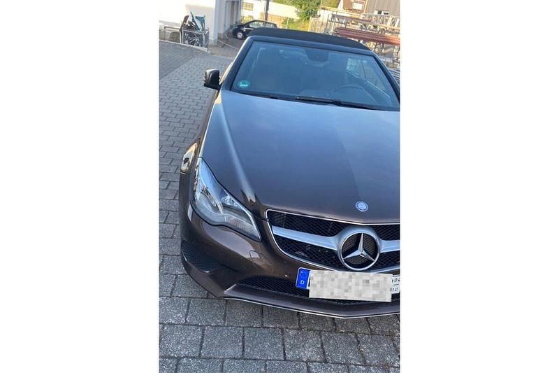 Braun Gebraucht 2013 Mercedes E220 Cabrio | 22.499 € (Teuer) - Bild 1/2