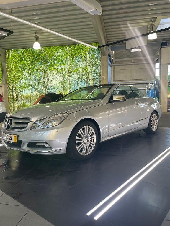 Gebraucht Mercedes E250 Elegance 204 PS (150 kW) 2010 Silber Cabrio