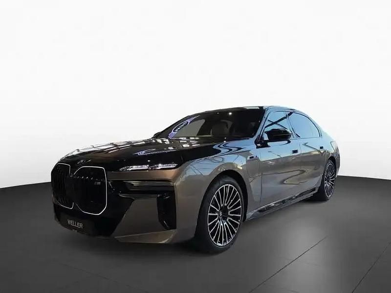 Neu BMW M760e Comfort Edition 571 PS (419 kW) 2026 Oxidgrau (grau) Limousine