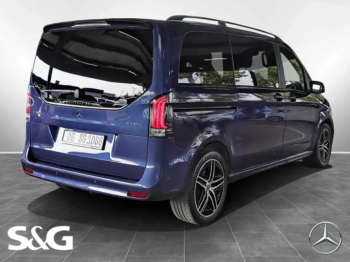 Gebraucht Mercedes V300 AMG 237 PS (174 kW) 2024 Blau Van / Kleinbus